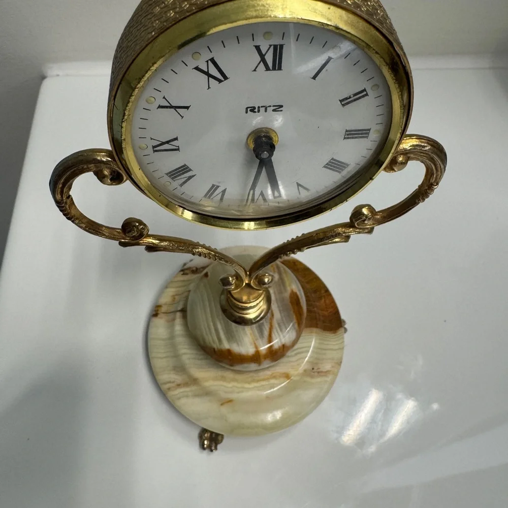 Vintage “Ritz” cherub mantel/desk clock with a brass-tone frame and an onyx